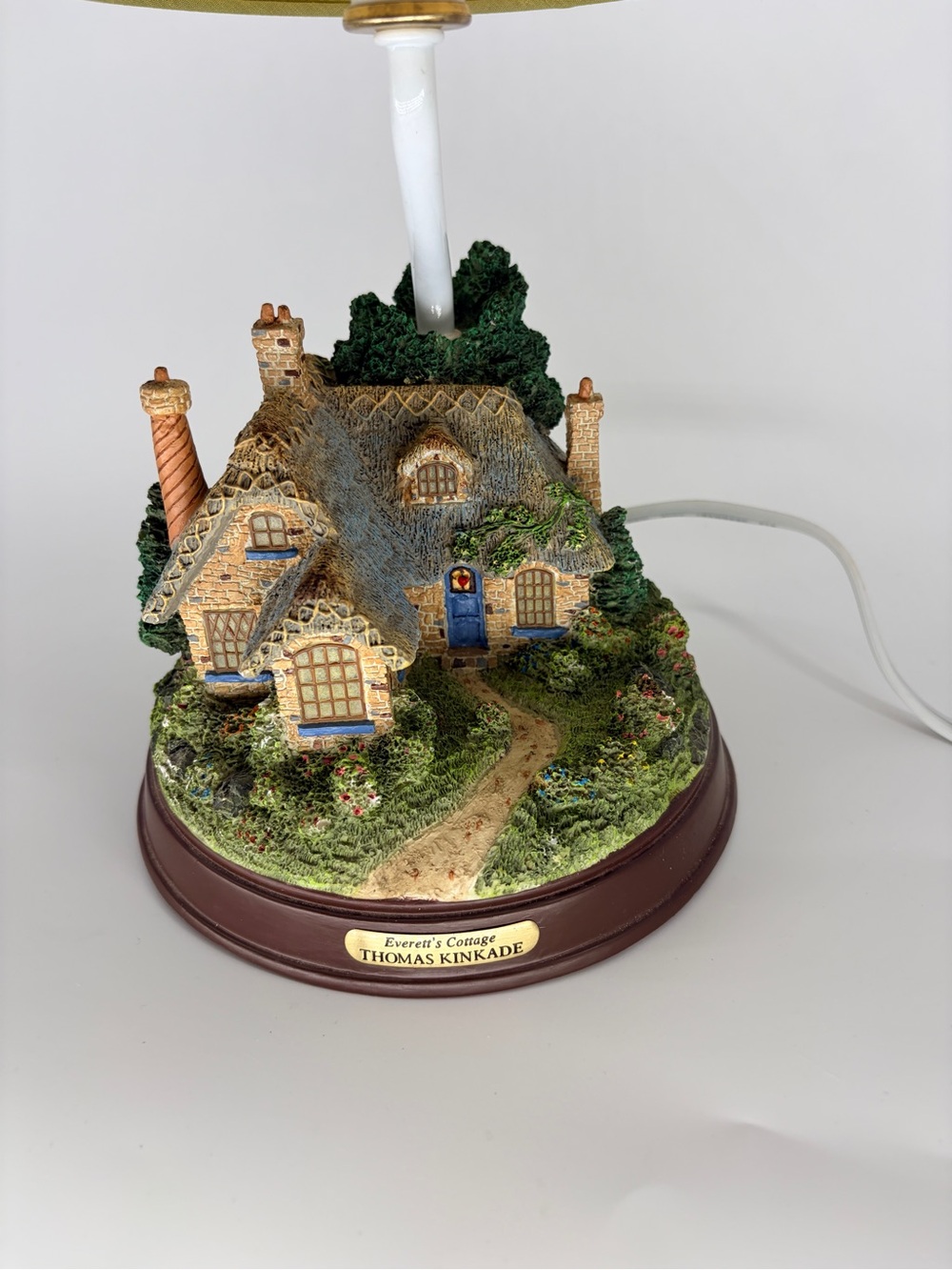 Thomas Kinkade Everett’s Cottage Accent Table Lamp - with Shade - Picture 3 of 13